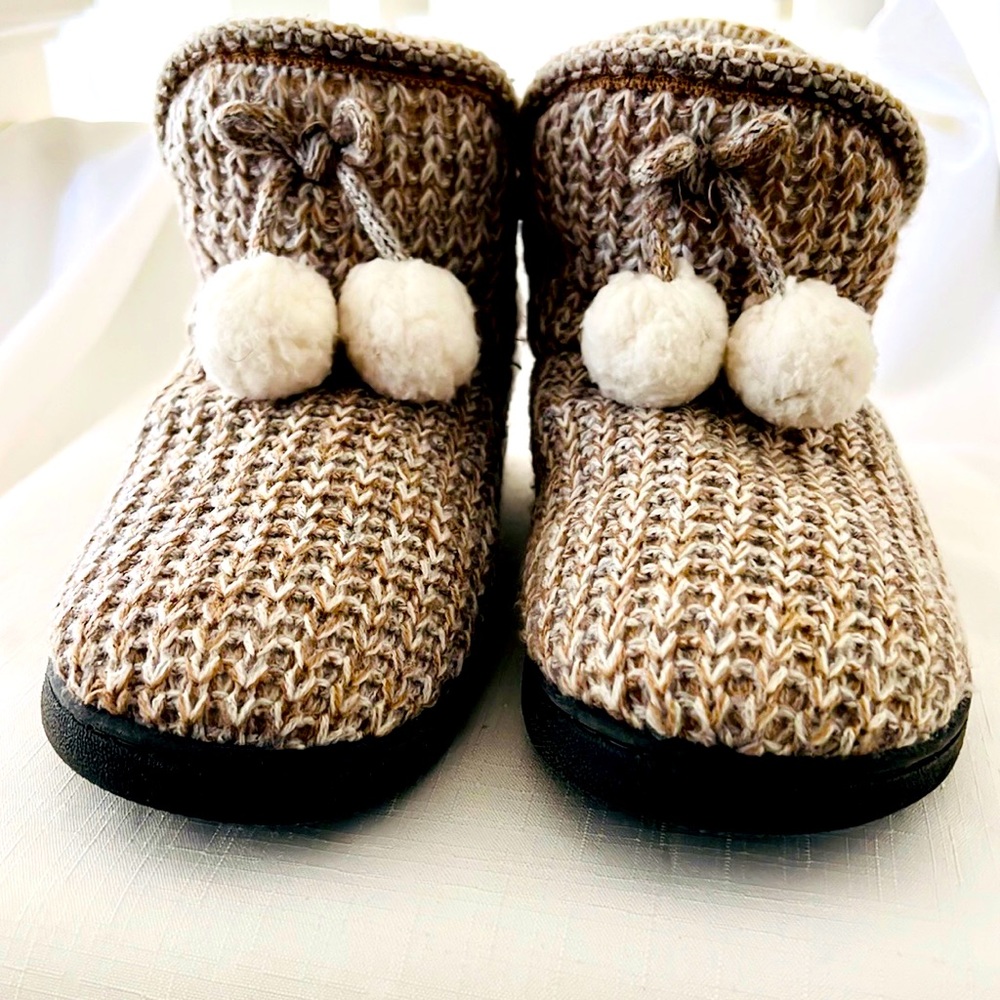 Muk Luks~Original / Slipper Bootie /  Host Pick - Picture 14 of 15